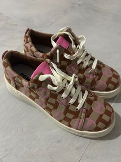 (Category: ) located in . Submitted by apparel30 (Listing ID 1403719673, Image 1). Description: .