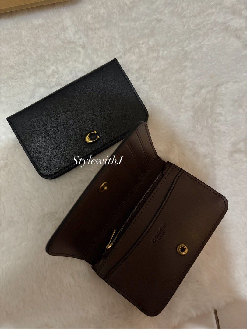 Coach Slim Card Case (Category: Luxury Bags & Wallets) located in Las Pinas. Submitted by bagsnclothesby.j (Listing ID 1403725038, Image 2). Description: Brandnew with inclusions! DM for more details Lalamove / J&T Business acc: JA Ri Ri on FB .