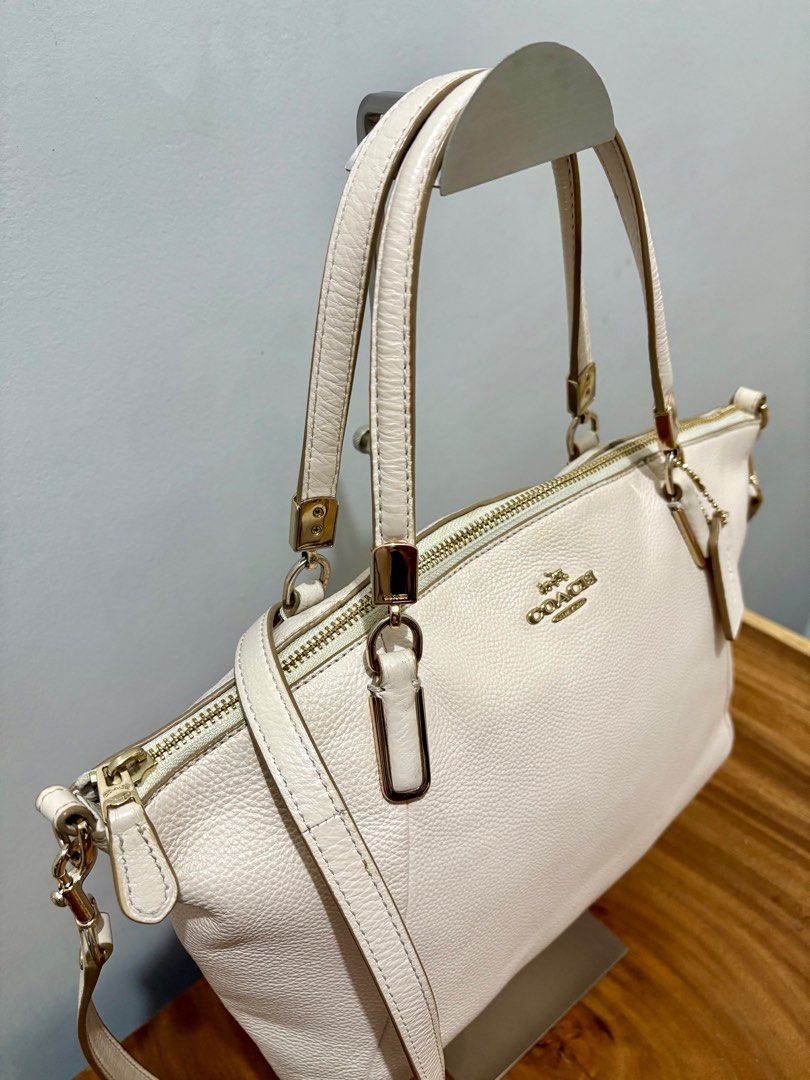 Coach Small Kelsey Handbag (Category: Luxury Bags & Wallets) located in Cavite. Submitted by sunshinysideup (Listing ID 1403801030, Image 3). Description: Interior zip, optional adjustable strap.