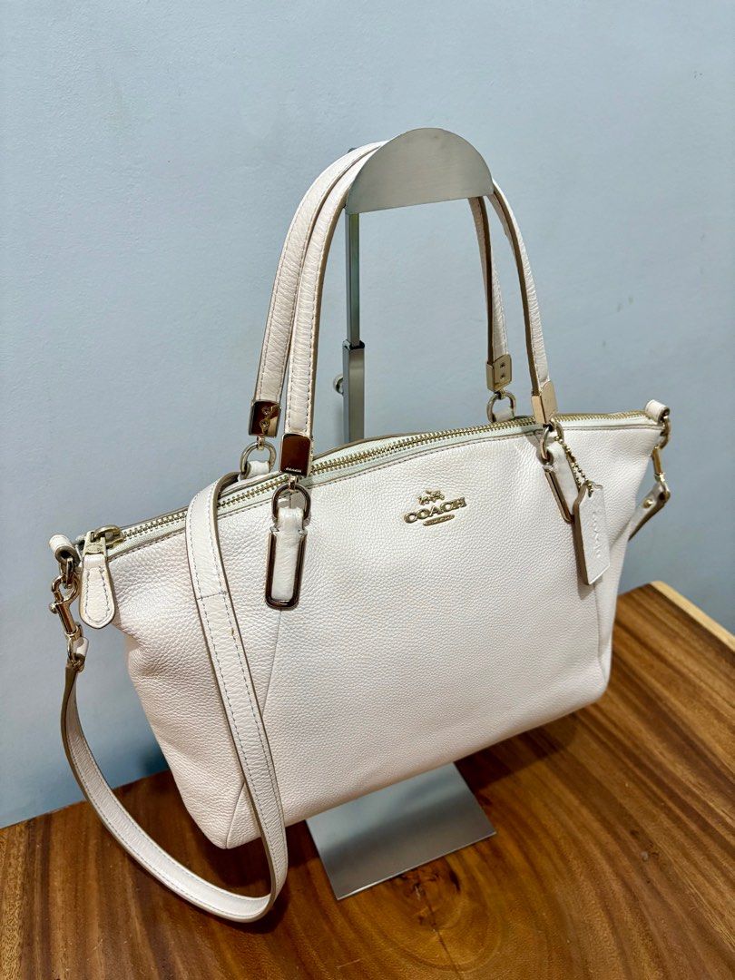 Coach Small Kelsey Handbag (Category: Luxury Bags & Wallets) located in Cavite. Submitted by sunshinysideup (Listing ID 1403801030, Image 2). Description: Interior zip, optional adjustable strap.