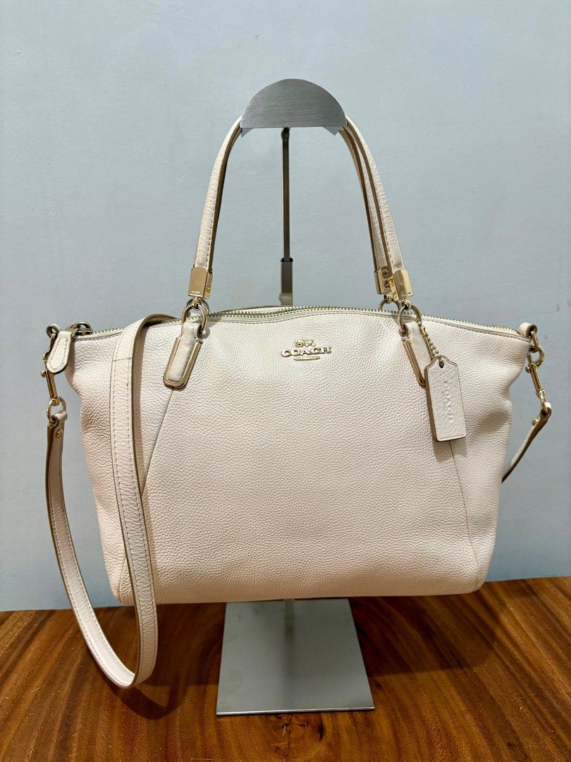 Coach Small Kelsey Handbag (Category: Luxury Bags & Wallets) located in Cavite. Submitted by sunshinysideup (Listing ID 1403801030, Image 1). Description: Interior zip, optional adjustable strap.