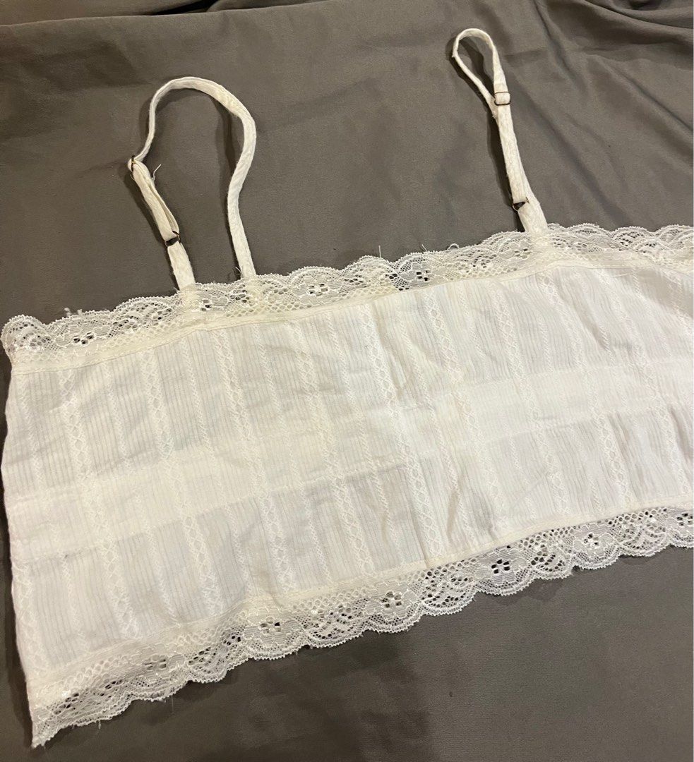 Coquette White Lace Crop Top (Category: Others Tops) located in Quezon City. Submitted by yannyy001 (Listing ID 1403742508, Image 3). Description: Fits xs-small.