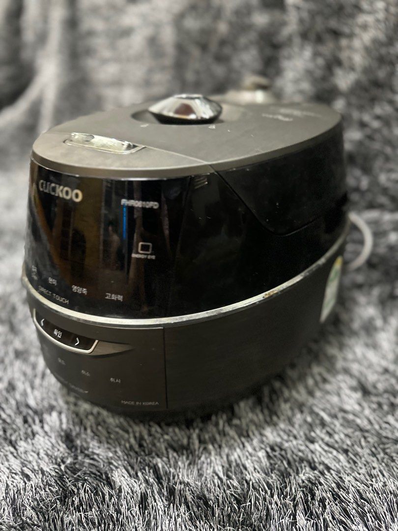 Cuckoo Multi Cooker (Category: Cookers) located in Apalit. Submitted by aclyd (Listing ID 1403747919, Image 1). Description: Cuckoo Multi Cooker Good Condition 6 cups Working 220v.