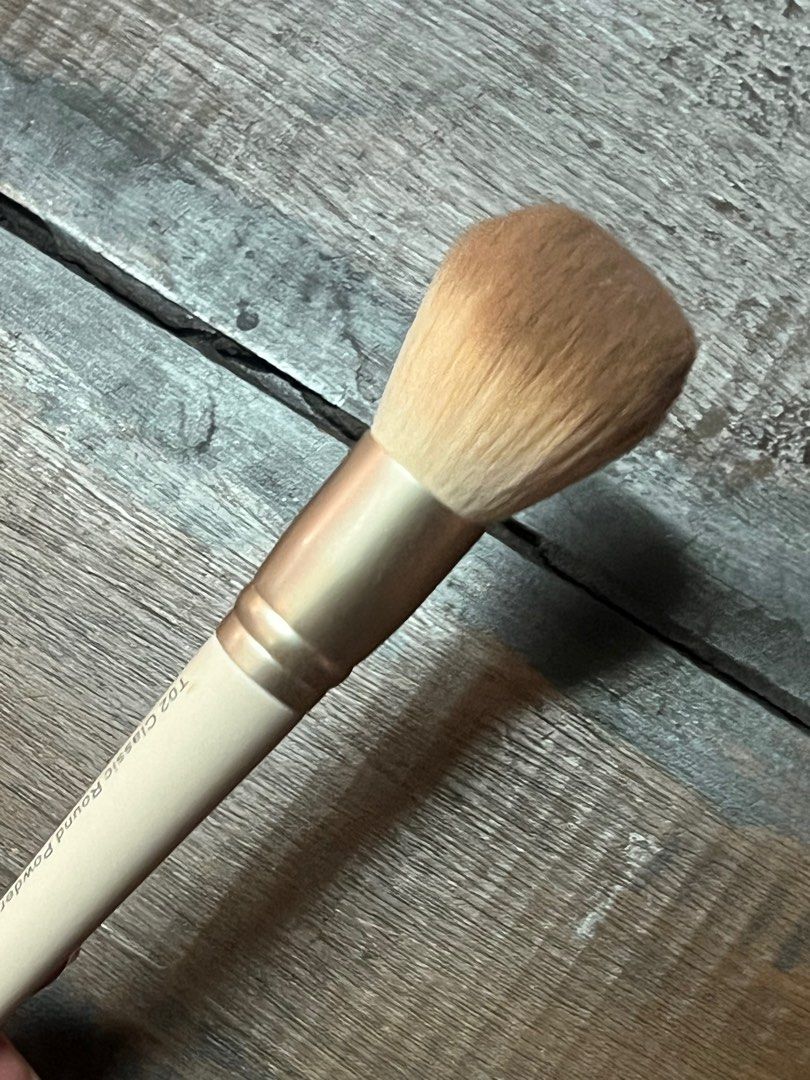 Dala Classic Round Powder Brush (Category: Makeup) located in Valenzuela. Submitted by retroroyaleph (Listing ID 1403623278, Image 3). Description: .