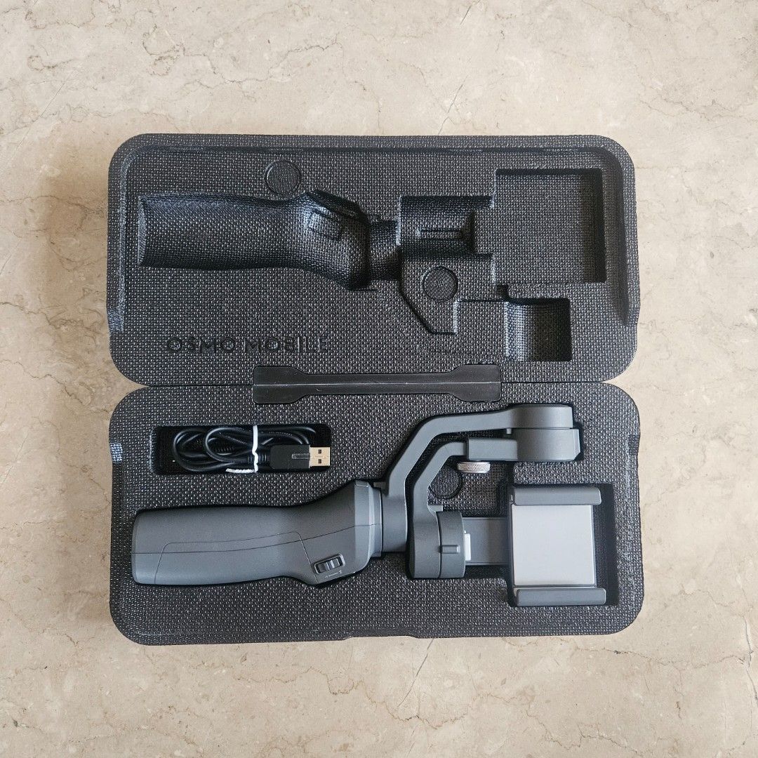 DJI Osmo Mobile 2 (Category: Gimbals & Stabilizers ) located in Quezon City. Submitted by killerkevvv (Listing ID 1403647301, Image 1). Description: brand new condition barely used rfs: switched to drone.