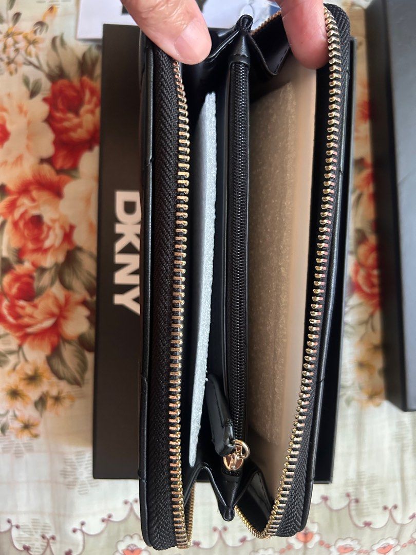 DKNY USA Continental Wallet (Category: Luxury Bags & Wallets) located in Makati City. Submitted by hannahsstufff (Listing ID 1403668329, Image 2). Description: DKNY USA Continental Wallet in black US-sourced Ideal for gifting as it comes in a box Other wallet items in box are also available (see last photos) .