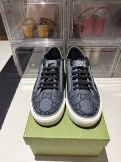 (Category: ) located in . Submitted by wavey.closet (Listing ID 1403743376, Image 1). Description: .
