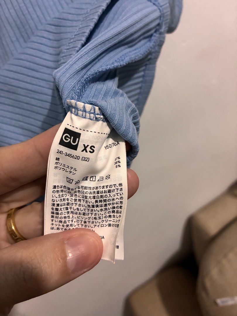 GU/Uniqlo semi cropped tee (Category: Blouses) located in San Fernando. Submitted by julieloops (Listing ID 1403704514, Image 2). Description: XS on tag but can fit up to small cotton fabric.