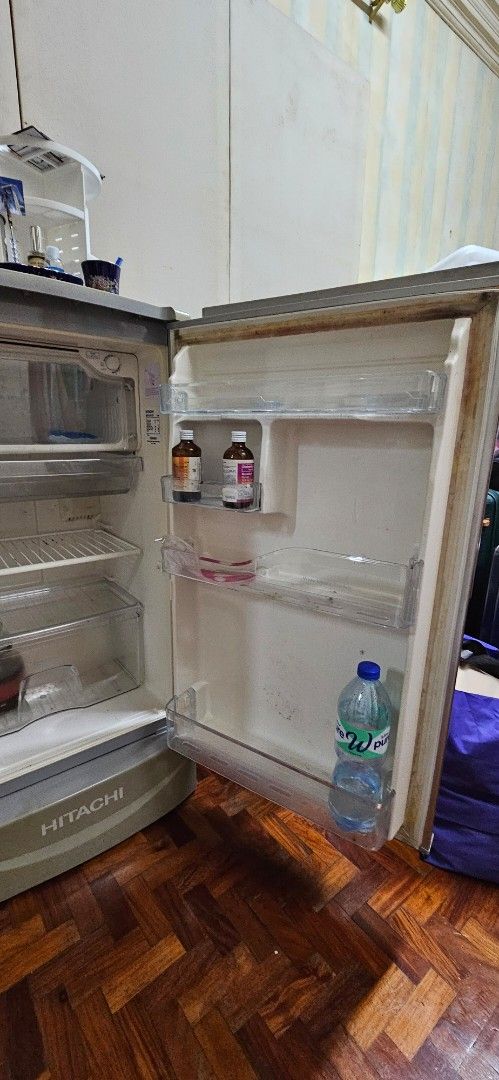 Hitachi Refrigerator 4.9cu (Category: Refrigerators and Freezers) located in Manila. Submitted by petertan1985 (Listing ID 1403662039, Image 3). Description: hitachi 4.9 cu Refrigerator working. no issues..