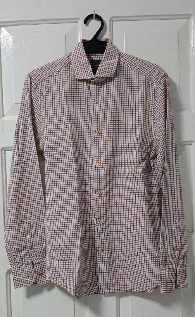 H&M Checkered Long Sleeve Shirt (Category: Tshirts & Polo Shirts ) located in Paranaque City. Submitted by yesyesyo (Listing ID 1403707032, Image 1). Description: Stylish long-sleeved shirt from H&M. Features a classic checkered pattern in red, blue, and white. It has a button-down front and cuffs. The shirt has a collared neckline and a tailored fit. Perfect for both casual and semi-formal occasions. this is not thrifted. all are for personal de