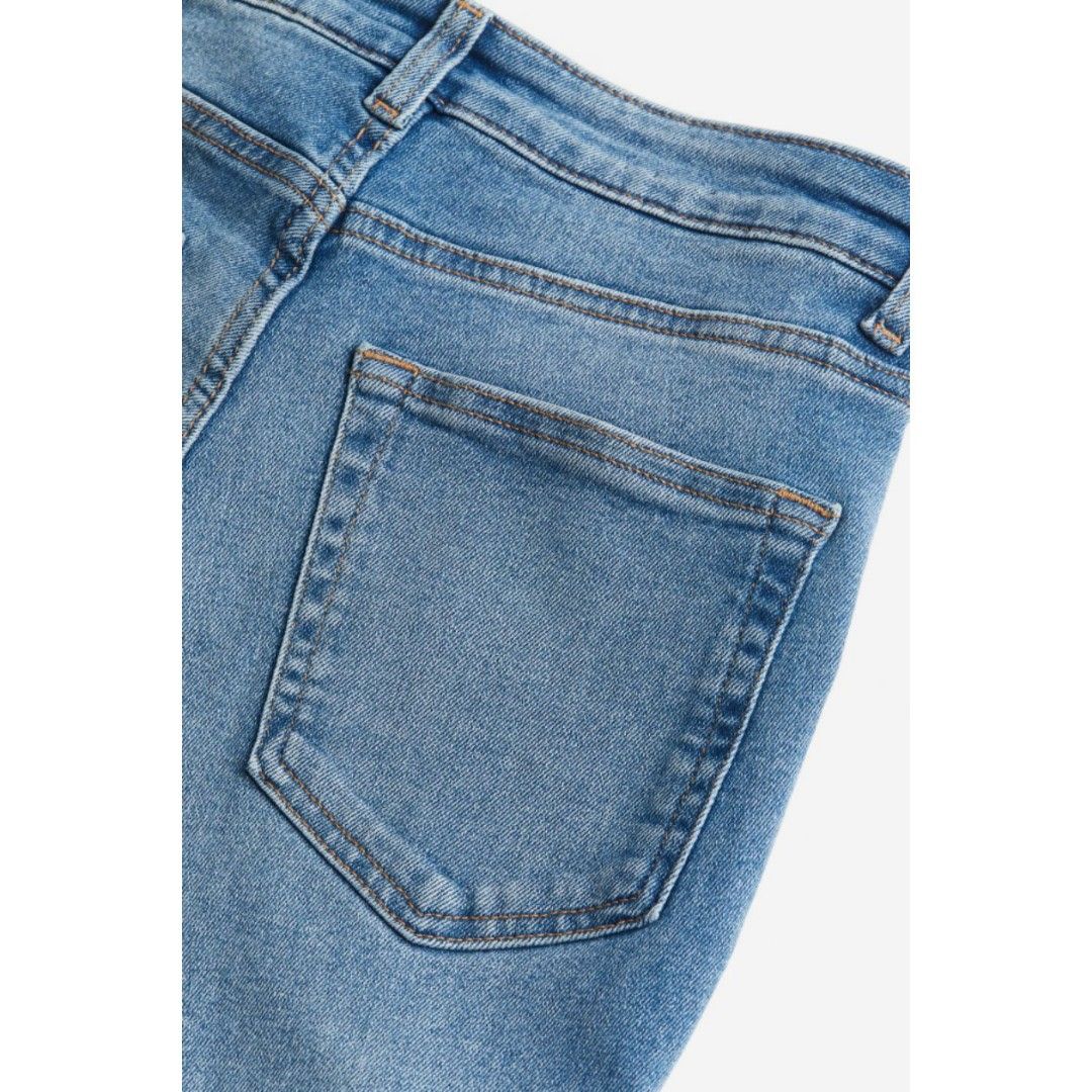 H&M Flared High Jeans EUR 44 / US 12 (Category: Jeans) located in Makati City. Submitted by cdiana (Listing ID 1403672532, Image 2). Description: - LAST PRICE POSTED Waist: 31 in, Hip: 36.5 in, Rise: 10.5 in, Length: 39.5 in - no when worn, actual ad and photos posted - 100% authentic, good as new - size EUR 44 / US 12 - comes with H&M paper bag.