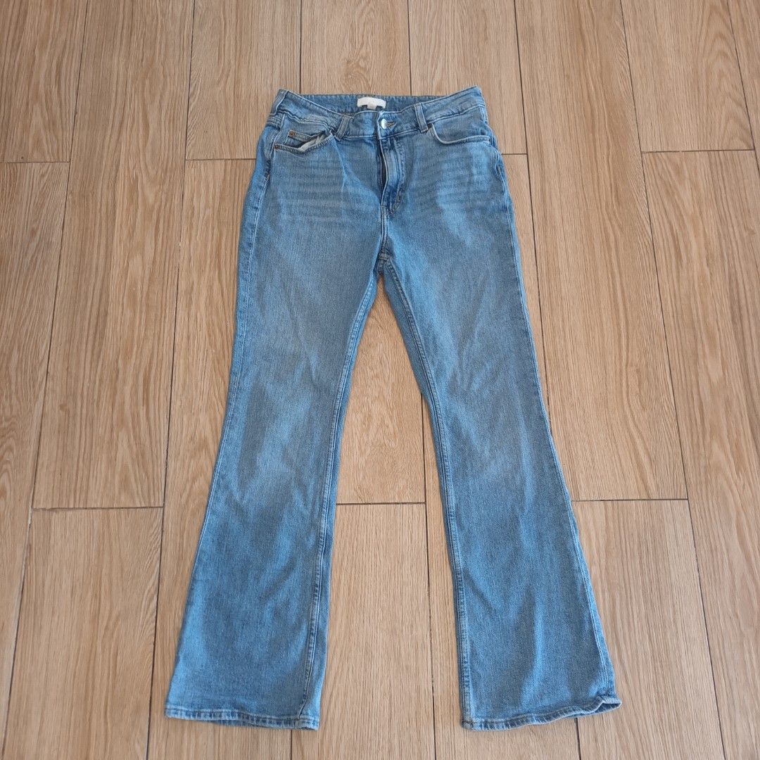 H&M Flared High Jeans EUR 44 / US 12 (Category: Jeans) located in Makati City. Submitted by cdiana (Listing ID 1403672532, Image 3). Description: - LAST PRICE POSTED Waist: 31 in, Hip: 36.5 in, Rise: 10.5 in, Length: 39.5 in - no when worn, actual ad and photos posted - 100% authentic, good as new - size EUR 44 / US 12 - comes with H&M paper bag.