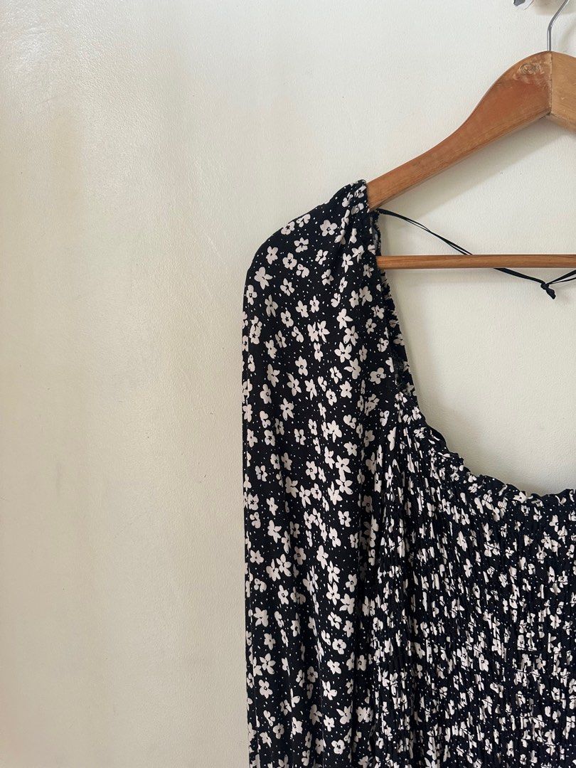 H&M maxi dress square neck smocked bust (Category: Dresses) located in Manila. Submitted by littlelulus (Listing ID 1403648770, Image 2). Description: Excellent condition. Very flattering when worn. Xl on tag..