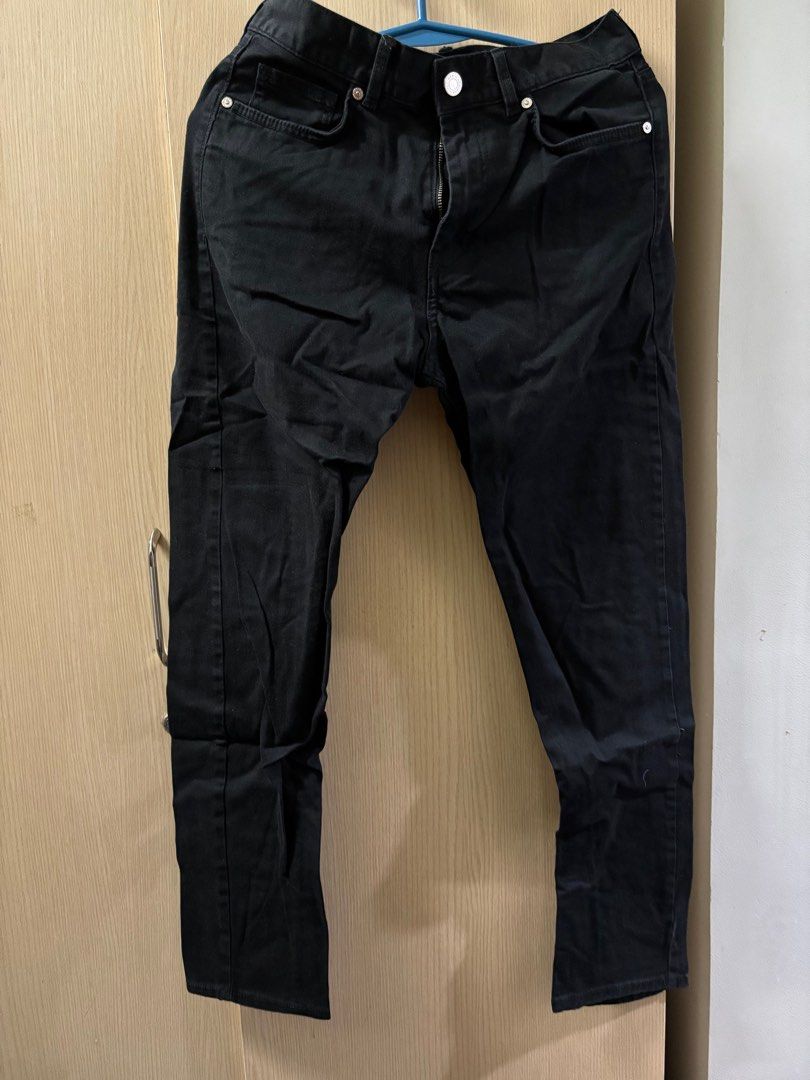H&M Slim Fit Black Jeans (Category: Jeans) located in Manila. Submitted by jelour (Listing ID 1403727769, Image 1). Description: - H&M Slim Fit Black Jeans - Size: US 28/30 - Classic black color - Slim fit design - Good condition - Worn only twice.
