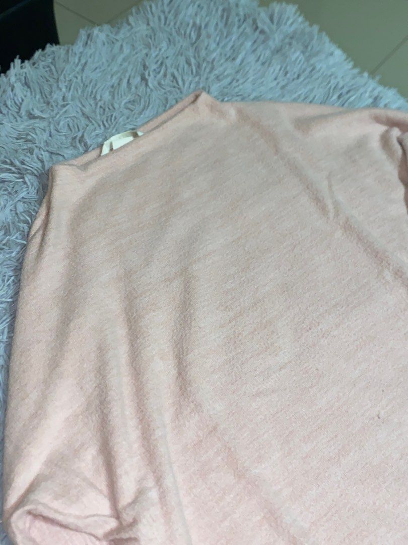 H&M Turtle Neck Sweater (Category: Coats, Jackets and Outerwear) located in Manila. Submitted by aashopp (Listing ID 1403646929, Image 2). Description: Used twice only.
