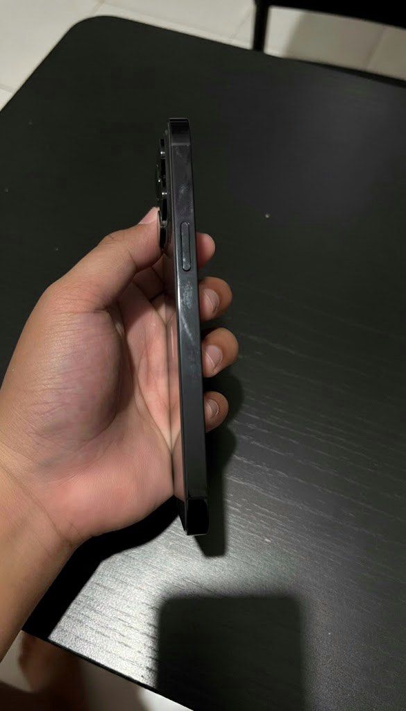 iPhone 14 Pro Max (Black) (Category: iPhone 14 Series) located in Makati City. Submitted by i_declutter.mnl (Listing ID 1403643797, Image 2). Description: 256 GB 87 BH NO HISTORY OF REPAIR NO ISSUES unli check upon meet up.