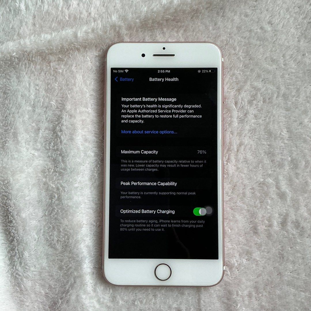 iPhone 7 Plus (Category: iPhone 7 Series) located in Bocaue. Submitted by decluttercsbroke (Listing ID 1403677647, Image 2). Description: iPhone 7 plus 32gb • RoseGold •4,500 •It was originally bought in PowerMac • No icloud issue •All working.