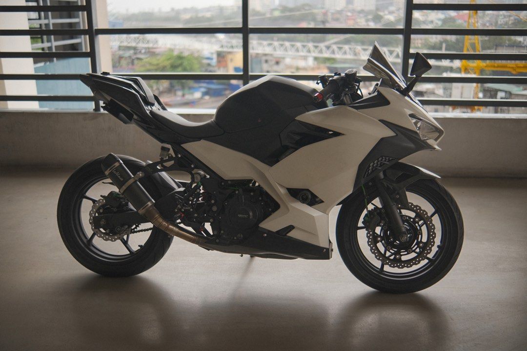 Kawasaki Ninja 400 2019 (Category: Motorbikes for Sale) located in Mandaluyong City. Submitted by paupaupaupaupau. (Listing ID 1403633156, Image 2). Description: FOR SALE: 2019 Kawasaki Ninja 400 Acquired from 1st owner and transferred under my name | Complete papers | Color as indicated in CR Mileage: 24,810 km (as of today) Upgrades & Mods : • Ohlins front fork spring kit • YSS rear suspension • Clip-ons • JPA tail light • Maxtec tail tidy • TS