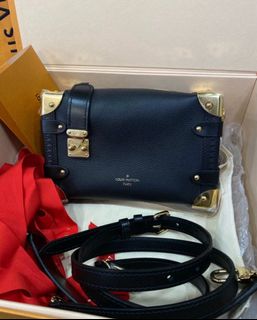 (Category: ) located in . Submitted by chicluxury (Listing ID 1403640859, Image 1). Description: .
