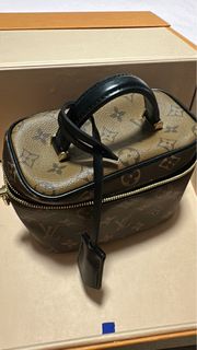 (Category: ) located in . Submitted by shopwithmeeee_ (Listing ID 1403746092, Image 1). Description: .