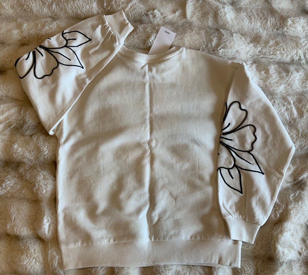 Mango Pullover (Category: Longsleeves) located in Singapore. Submitted by Btsjinarmy (Listing ID 1403699537, Image 2). Description: - Brand new white sweatshirt - Kids size 11-12 but fits adult XS/S size..