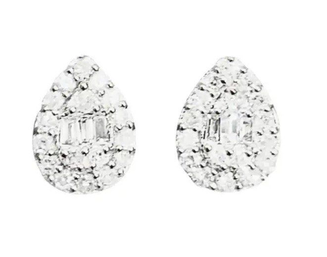 Natural Diamond Earrings (Category: Earrings) located in Pasig City. Submitted by redmann (Listing ID 1403690288, Image 1). Description: Round Brilliant Cut Baguette Cut 0.16 carat Natural Diamond Gold setting With Certificate Arcovia Pasig.