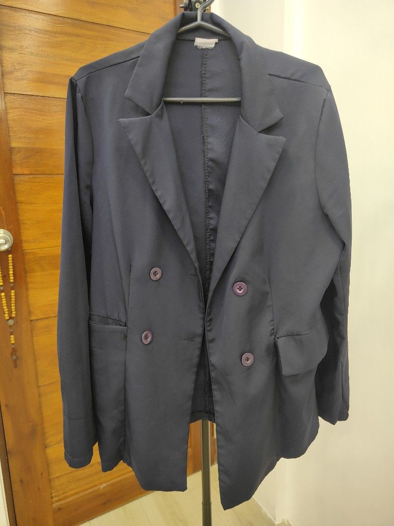 Navy Blue Blazer Coat (Category: Coats, Jackets and Outerwear) located in Caloocan City. Submitted by cssasot (Listing ID 1403689912, Image 1). Description: Can fit From XS to Size L Ganda Tela, malamig sa balat Hard to Let go Location: 8th Avenue Caloocan Can lalamove anytime basta nasa house ako..