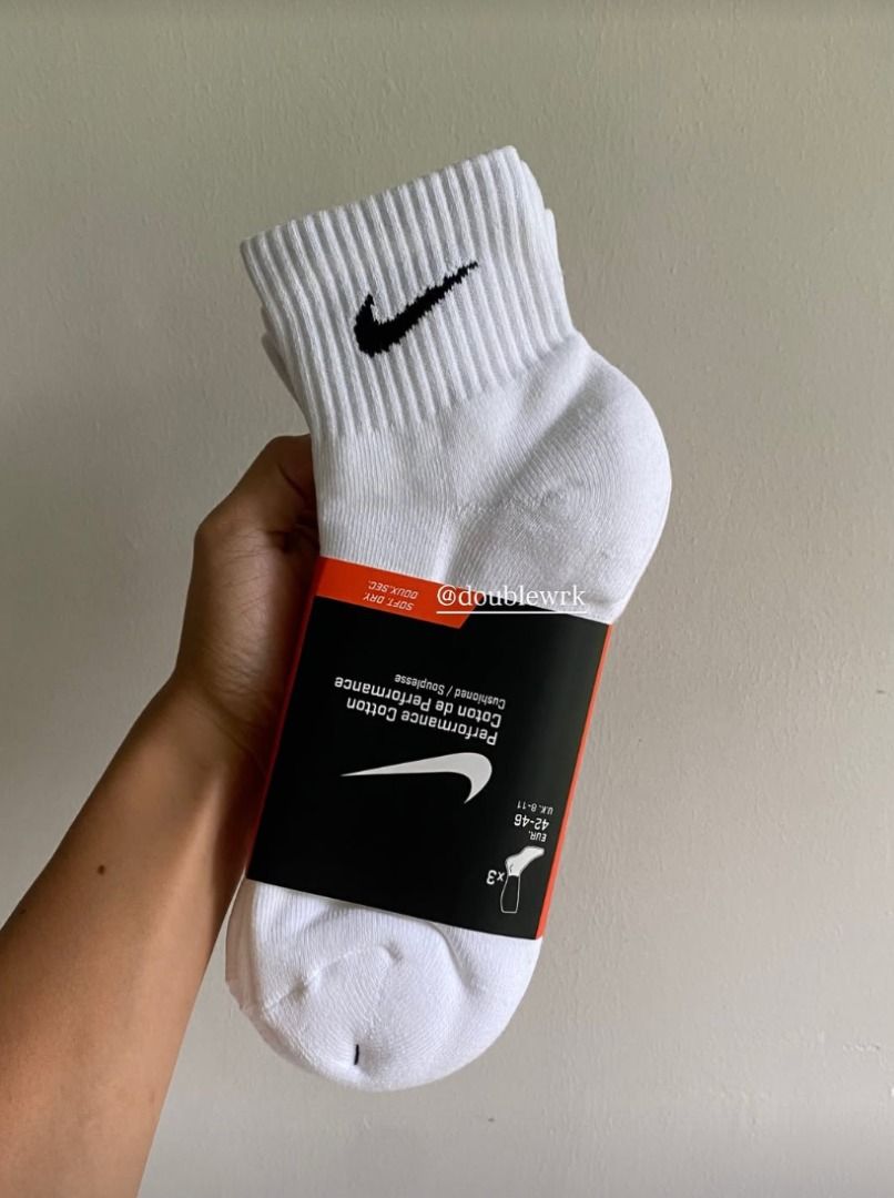 Nike Mid Socks White (3 pairs) (Category: Socks) located in Quezon City. Submitted by doublewrk (Listing ID 1403733680, Image 1). Description: 3 pairs for only ₱350 📍QC.