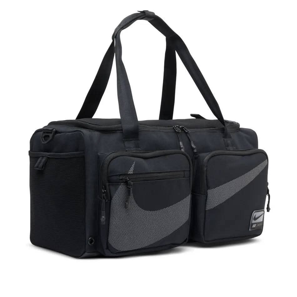 NIKE UTILITY POWER 2.0 DUFFLE BAG (Category: Backpacks) located in Manila. Submitted by keepgrind2023 (Listing ID 1403626120, Image 2). Description: NIKE UTILITY POWER 2.0 DUFFLE BAG (31L).