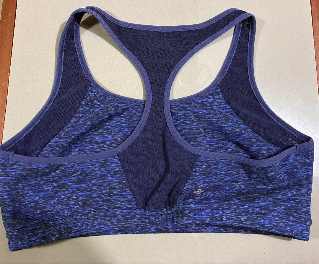 No boundaries sports bra (Category: Activewear) located in San Fernando. Submitted by julieloops (Listing ID 1403618133, Image 2). Description: Small to Medium with pad slots rfs: moving abroad, decluttering.