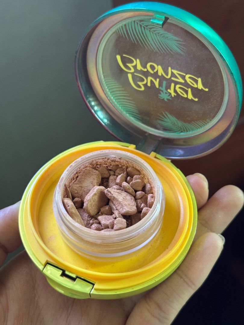 Physicians Formula Butter Bronzer sun-kissed bronzer (Category: Makeup) located in Pasig City. Submitted by beautyloversph (Listing ID 1402592385, Image 2). Description: Will sanitize and reclean container prior to shipping - Physicians Formula Butter Bronzer (used) transferred on a container, design compact due to it cracking kaya transferred sa container nlng Para di mag kalat (only products that remain inside the container ) - Both items are p