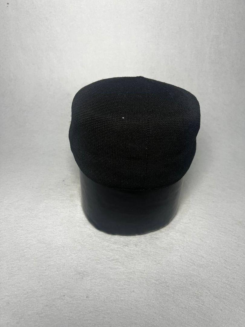 Plain Black Flat Cap (Category: Caps & Hats) located in Mandaluyong City. Submitted by theroom501 (Listing ID 1403802347, Image 1). Description: Plain Black Beret Condition:Well Used Size on tag: Issue: Need wash Price:350 Courier LBC JNT Lalamove.