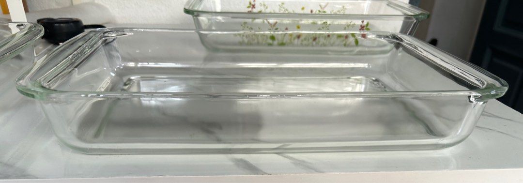Pyrex Rectangular Serving Dish (Category: Bakeware) located in Subang Jaya. Submitted by cupcake05 (Listing ID 1403684021, Image 2). Description: Oven, Microwave - Dishwasher safe Size 33cm x 23cm Good condition Can be used as serving or baking 2 pcs available.