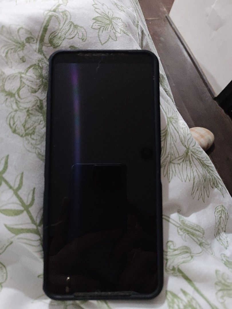 Rog phone 3 (Category: Asus) located in Paranaque City. Submitted by skye821 (Listing ID 1403625113, Image 1). Description: with box .