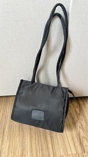 (Kategori: ) berada di . Dikirim oleh flatwhiteee_ (ID iklan 1403751091, Gambar 1). Deskripsi: .