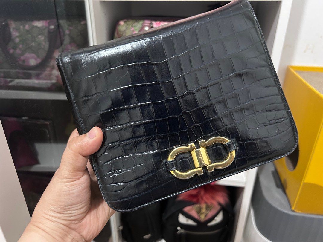 Salvatore Ferragamo Black Crocodile Handbag (Category: Luxury Bags & Wallets) located in Caloocan City. Submitted by rmdesilva (Listing ID 1403774192, Image 1). Description: .
