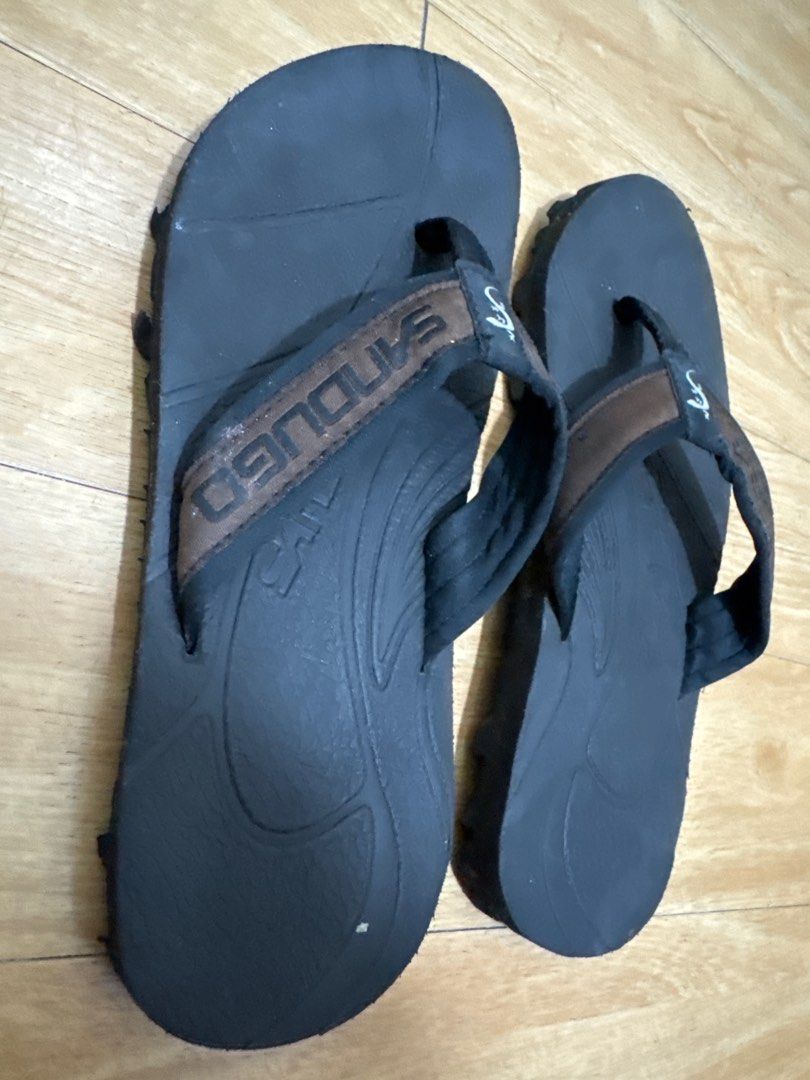 Sandugo Flip-flops (Category: Slippers and slides) located in Quezon City. Submitted by caxishei (Listing ID 1403748746, Image 2). Description: - Sandugo flip-flops in very good condition - Dark brown strap with Sandugo logo - Textured dark brown footbed - Patterned soles for grip ✨✨✨.