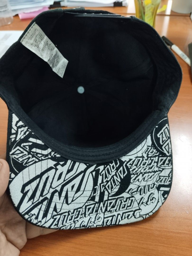 Santa Cruz Cap (Category: Cap & Hats) located in Kajang. Submitted by kbros_bundle (Listing ID 1403771822, Image 3). Description: - Black Santa Cruz cap - Flat brim design - Santa Cruz logo on the front - Snapback closure - Interior lining with Santa Cruz design - Material: 85% acrylic, 15% wool - Free size.