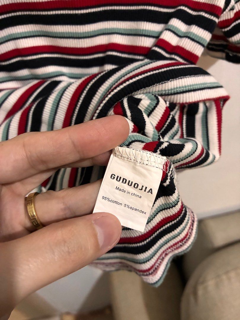 Semi cropped tee cotton knit (Category: Blouses) located in San Fernando. Submitted by julieloops (Listing ID 1403703592, Image 3). Description: Good as new Small on tag but can fit up to semi medium stretchable.
