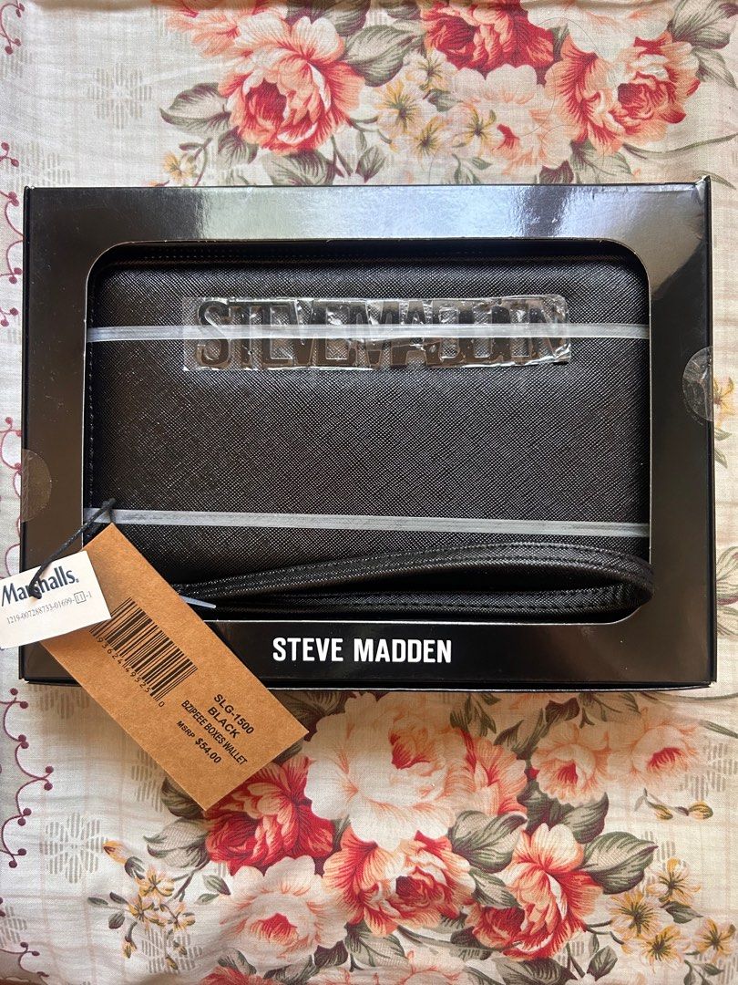 Steve Madden USA Continental Wallet/Wristlet (Category: Purses & Pouches) located in Makati City. Submitted by hannahsstufff (Listing ID 1403659299, Image 2). Description: Steve Madden USA Continental Wallet/Wristlet in box Colors available: Magenta, Green, Mushroom, and Black US-sourced Ideal for gifting, as it comes in a box Other wallet items in box are also available (see last photos) .