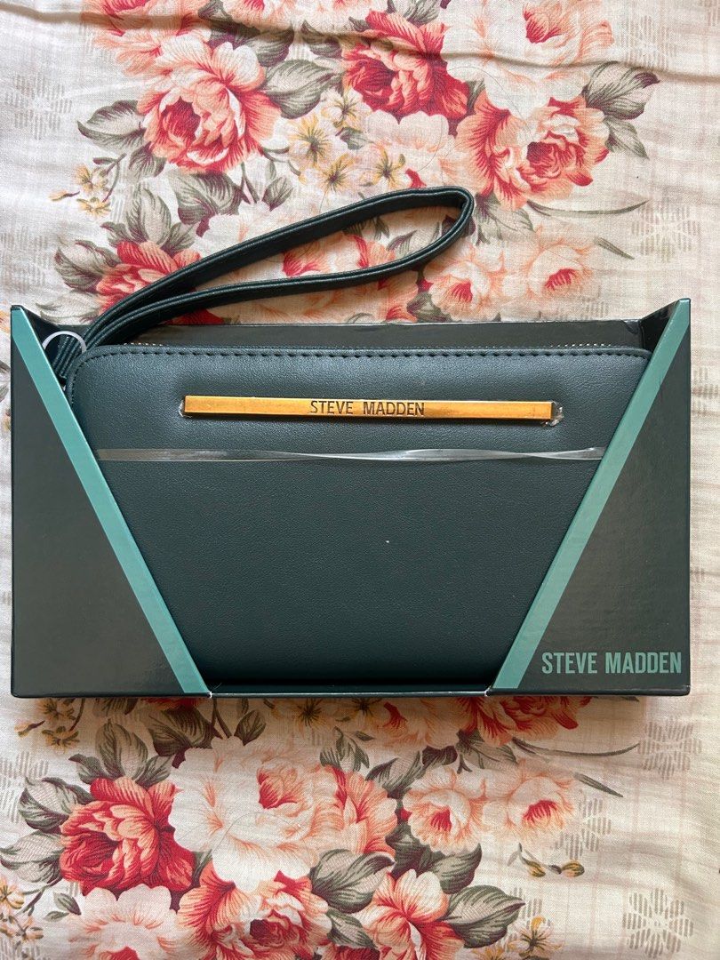 Steve Madden USA Continental Wallet/Wristlet (Category: Purses & Pouches) located in Makati City. Submitted by hannahsstufff (Listing ID 1403659299, Image 3). Description: Steve Madden USA Continental Wallet/Wristlet in box Colors available: Magenta, Green, Mushroom, and Black US-sourced Ideal for gifting, as it comes in a box Other wallet items in box are also available (see last photos) .