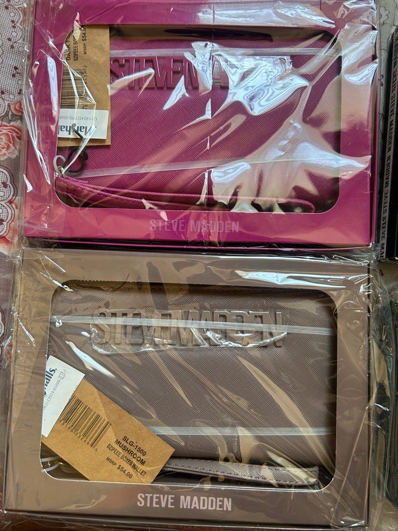 Steve Madden USA Continental Wallet/Wristlet (Category: Purses & Pouches) located in Makati City. Submitted by hannahsstufff (Listing ID 1403659299, Image 1). Description: Steve Madden USA Continental Wallet/Wristlet in box Colors available: Magenta, Green, Mushroom, and Black US-sourced Ideal for gifting, as it comes in a box Other wallet items in box are also available (see last photos) .