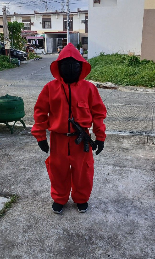 Take all Gun Collection with squid game costume (Category: Action & Battle Toys) located in Manila. Submitted by lyfransanci (Listing ID 1403622981, Image 2). Description: - Assorted gun collection mostly nerf. -24pcs -squid game costume size: M - Includes various models and sizes. - Comes in multiple colors - Some guns include magazines. - Ideal for Nerf enthusiasts and collectors. Costume w/ gun - 650 3 Big gun - 800 each 1 Nerf gun white - 650