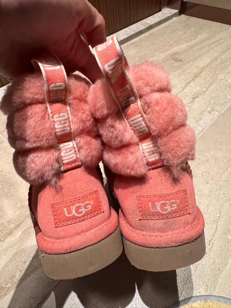UGG boot （分類：靴）位於 Hong Kong。 由 lady88 提交（商品編號 1403618782，圖片 1）。簡介： Authentic UGG. Only wore for few times. 95% New. Original price $1000 因清屋，只著過幾次，新淨。原價近千。。