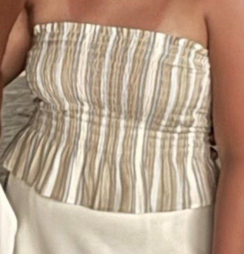 Uniqlo Striped Smocked Top (Category: Others Tops) located in Paranaque City. Submitted by triciadeclutter (Listing ID 1403749170, Image 2). Description: Can fit bigger sizes (smocked back) Can adjust strap height or unbotton.