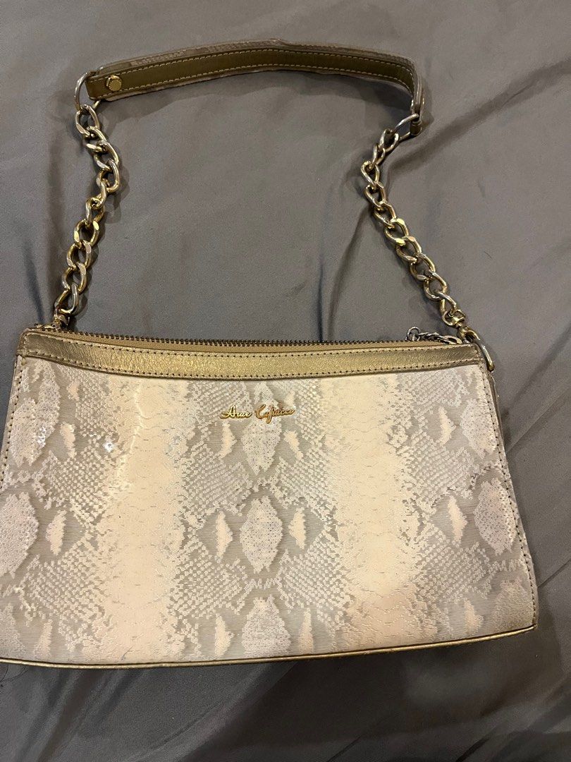 Vintage Thrifted Anne Capacci Bag (Category: Purses & Pouches) located in Quezon City. Submitted by dayanny (Listing ID 1403743525, Image 1). Description: Still super wearable inside just needs cleaning.