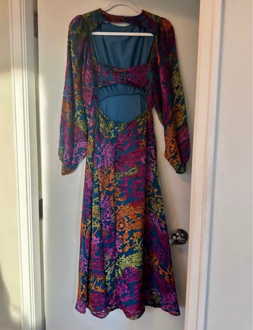 Warehouse Psychedelic Dress (Category: Dresses) located in Taytay. Submitted by becha1 (Listing ID 1403671979, Image 2). Description: Velvet details. Backless design. Used once. No flaws. Fits XS-Small. Bought in UK..