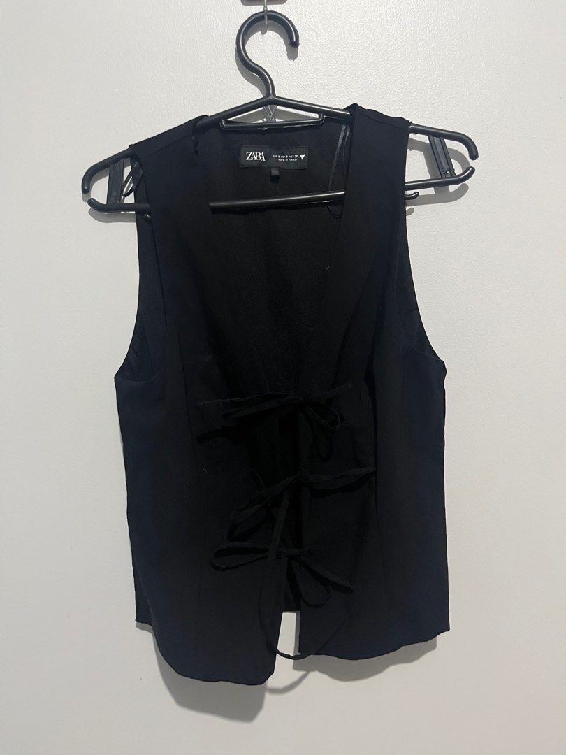 Zara Black Tie Front Vest Top (Category: Sleeveless) located in Manila. Submitted by koi2koi (Listing ID 1403622484, Image 3). Description: NEVER WORN, only stored. RFS: not my style..