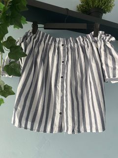 (Category: ) located in . Submitted by wardrobeee_ (Listing ID 1403686080, Image 1). Description: .