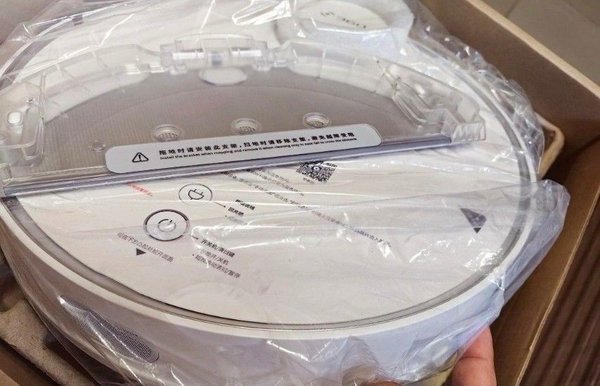 360 Sweeping Robot X90 (Category: Other Home Appliances) located in Manila. Submitted by lemssss (Listing ID 1403973228, Image 3). Description: ++HUAWEI SWEEPING ROBOT++ decluttering rush naka box pa kayo nlng mag setup di alam gamitin inopen lng to check rush! selling it before from 8900 now 3799 nlng para maalis na sa bahay.. pm me nlng thanks!.